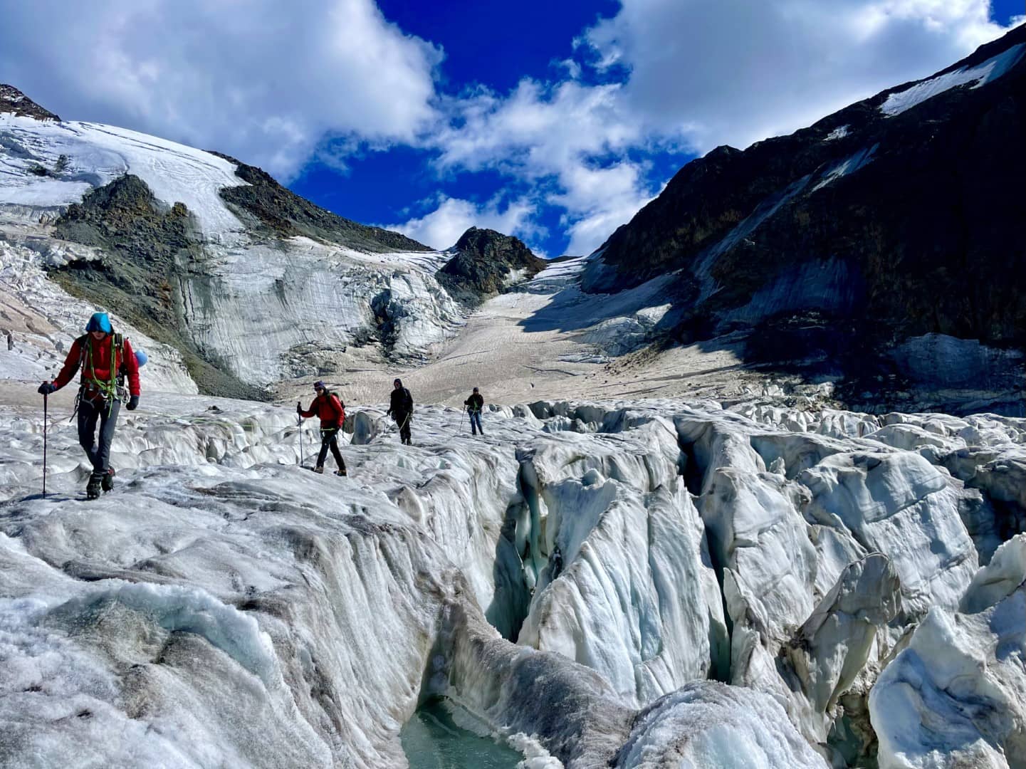 Eine Gruppe beim Hochtourenkurs in Südtirol